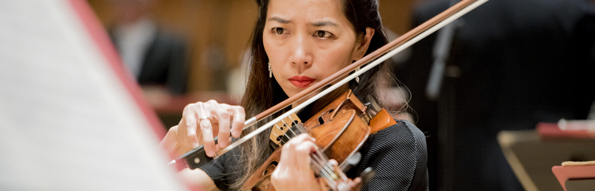 Yukiko Ogura Principal Viola playing