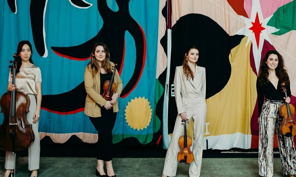 Quatuor Mona with bright background